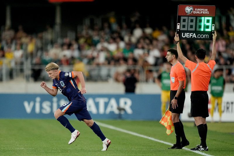 Het bord gaat omhoog: Steijn maakt zijn debuut voor Oranje