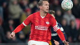 De man in vorm, de kopkoning: PSV op 3-0 door Luuk de Jong en Bakayoko