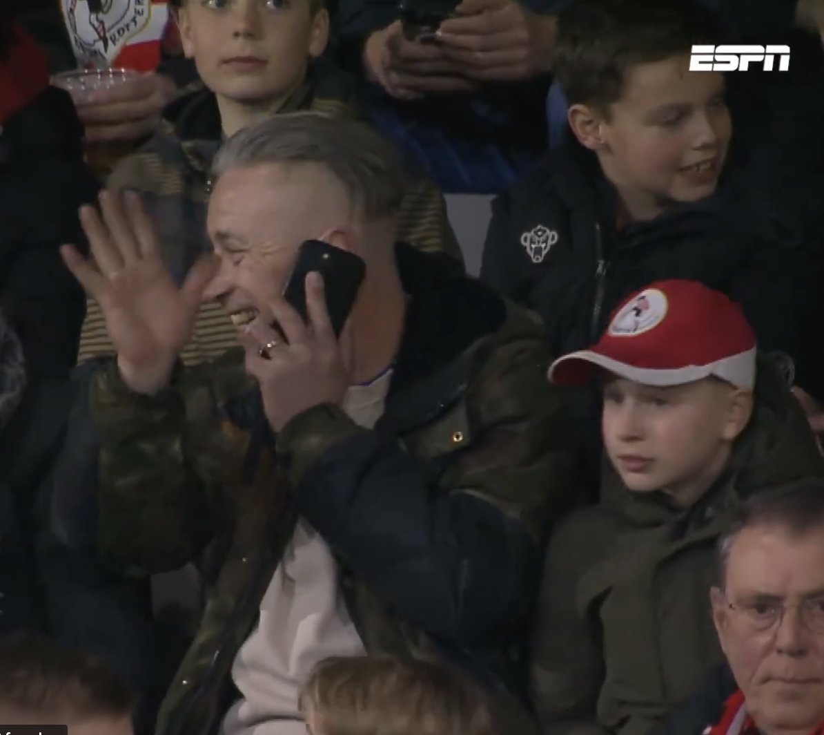 geen bal mee naar huis maar de sparta - supporter kon er uiteindelijk wel om lachen