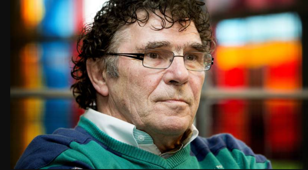 van Hanegem in groene trui