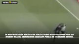 De wedstrijd tussen Real Betis en Athletic Bilbao werd verstoord door een incident waarbij grensrechter Guadalupe Porras en een camera botsten