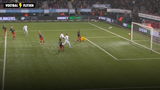 Niet te filmen: Santiago Giménez krijgt in de eerste helft tegen Excelsior dé kans om de score te verdubbelen, maar schiet de bal voor open doel over.