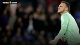 Jasper Cillessen leek vrijdagavond in de verloren uitwedstrijd tegen RKC Waalwijk (2-0) voor het eerst in zijn carrière een strafschop te pakken in de Eredivisie, maar de VAR gooide roet in het eten.